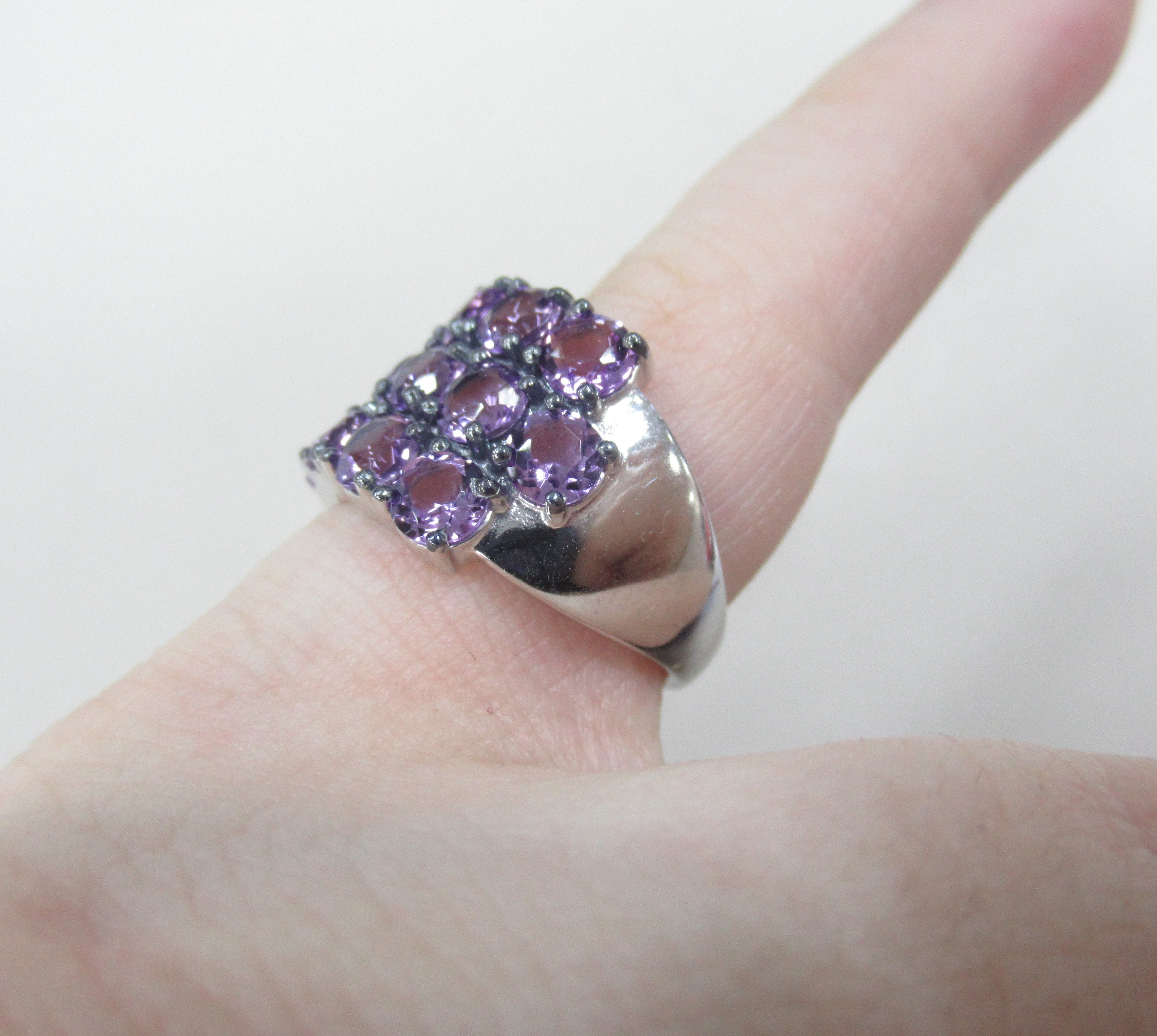 Серебряное кольцо с аметистами